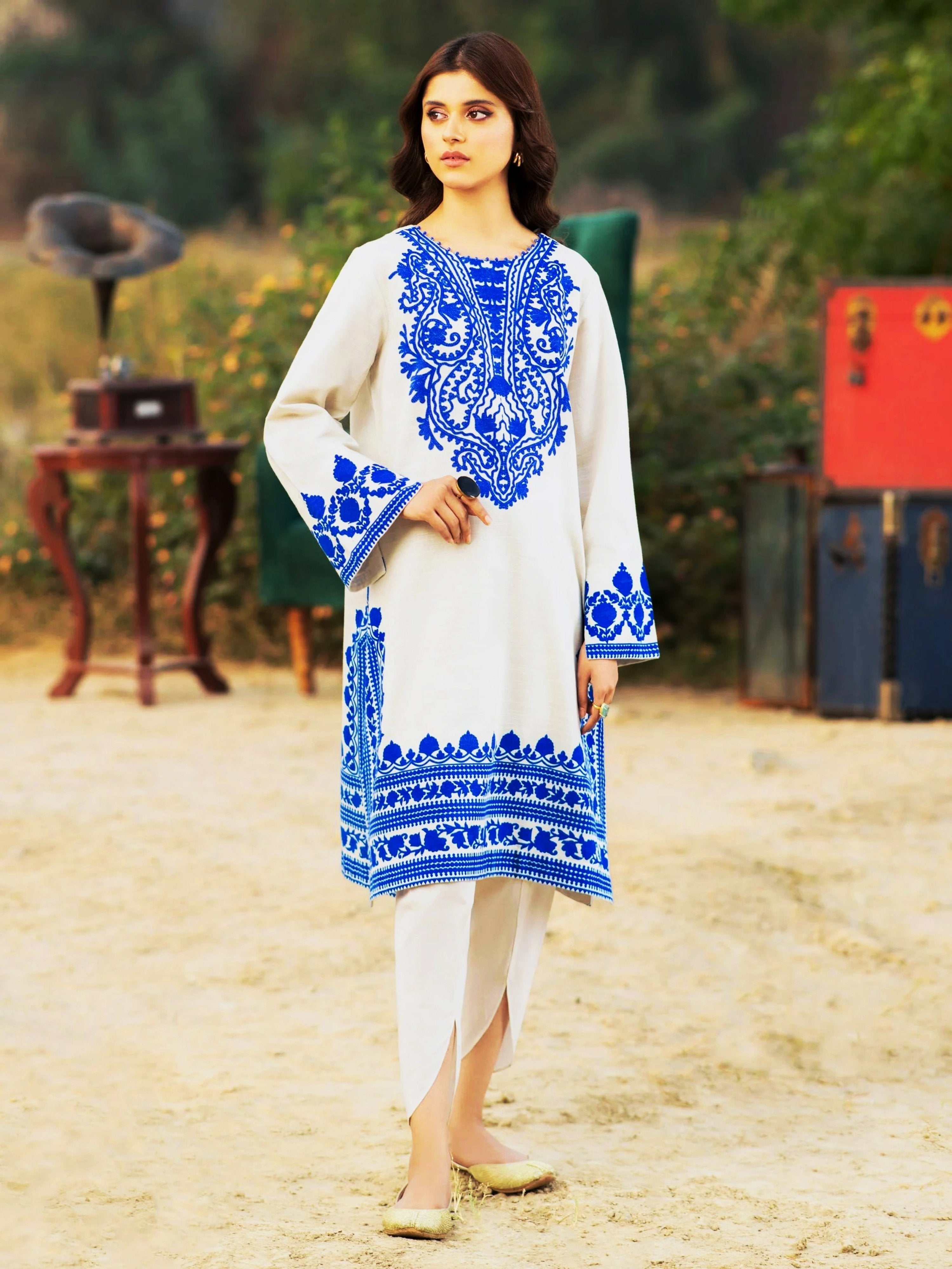 New Girls Trousers And Poncha Design | Salwar Ke Ponche Ka Design | Pintex Trouser  Design 20… | Pakistani dress design, Stylish dresses for girls, Pakistani  dresses